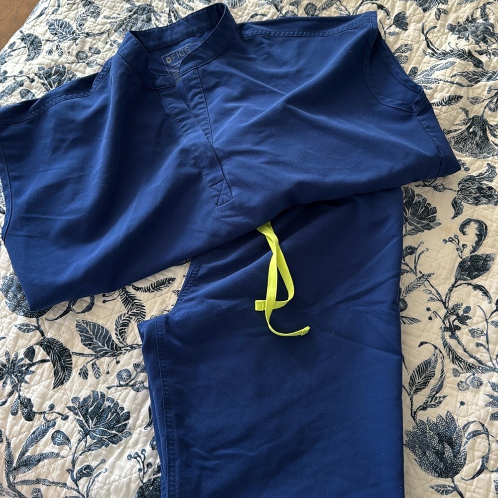 Figs scrubs